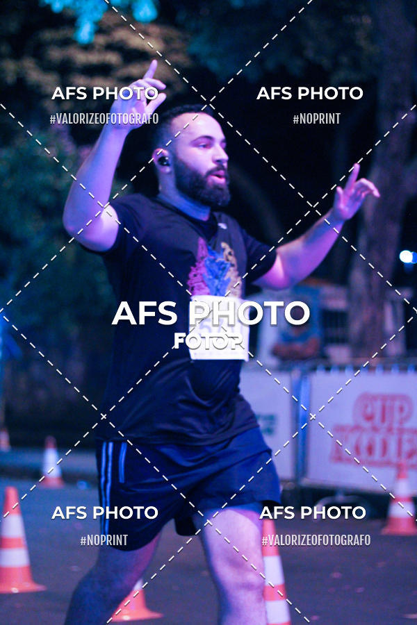 Achetez vos photos de l'vnementNeon Night Run 2019 - Belo Horizonte sur Fotop