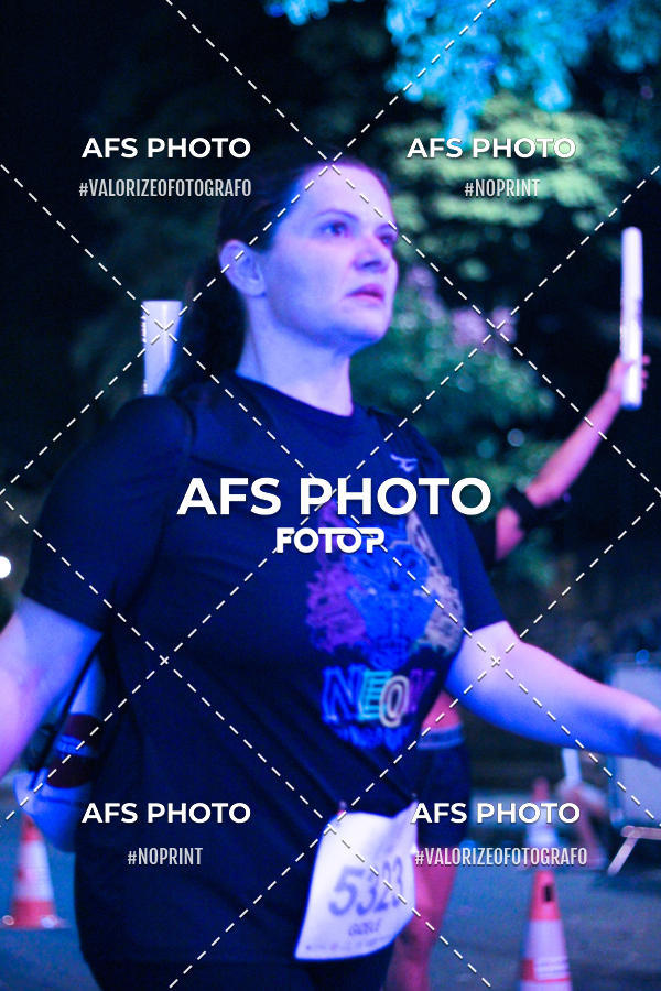Achetez vos photos de l'vnementNeon Night Run 2019 - Belo Horizonte sur Fotop