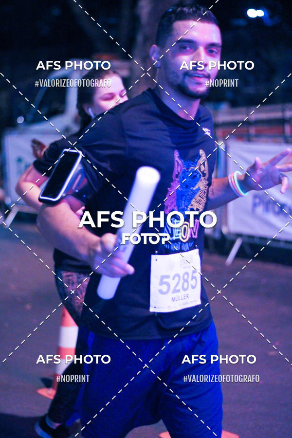 Achetez vos photos de l'vnementNeon Night Run 2019 - Belo Horizonte sur Fotop