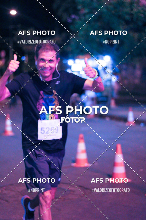 Achetez vos photos de l'vnementNeon Night Run 2019 - Belo Horizonte sur Fotop