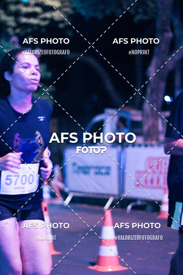 Achetez vos photos de l'vnementNeon Night Run 2019 - Belo Horizonte sur Fotop