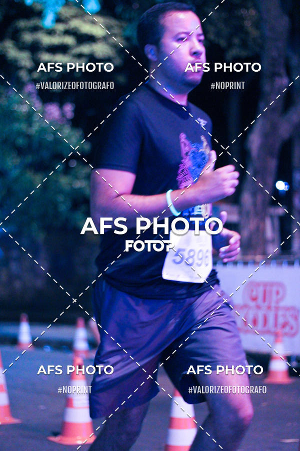 Achetez vos photos de l'vnementNeon Night Run 2019 - Belo Horizonte sur Fotop