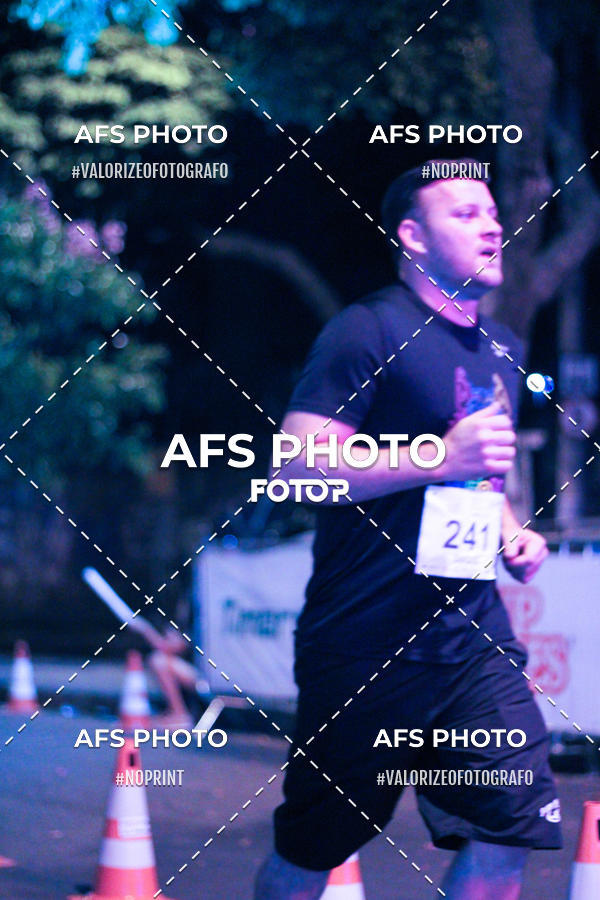 Achetez vos photos de l'vnementNeon Night Run 2019 - Belo Horizonte sur Fotop