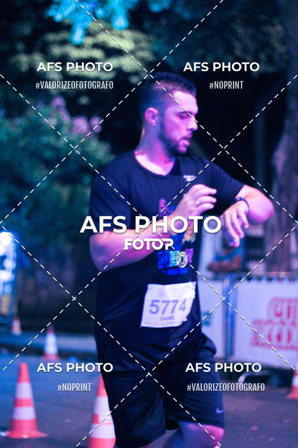 Achetez vos photos de l'vnementNeon Night Run 2019 - Belo Horizonte sur Fotop