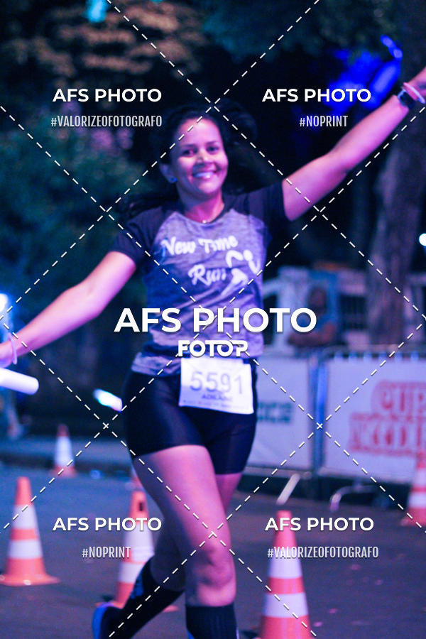 Achetez vos photos de l'vnementNeon Night Run 2019 - Belo Horizonte sur Fotop