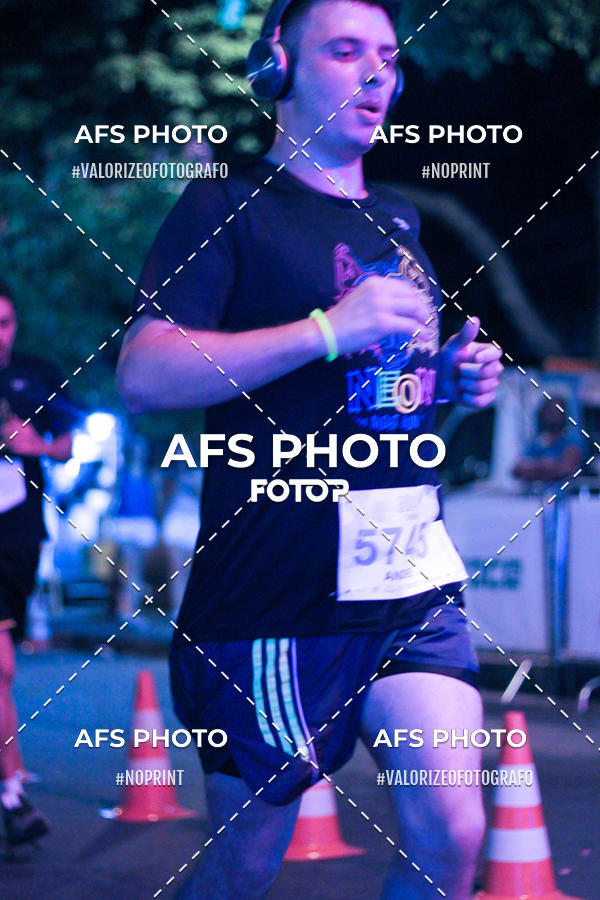 Achetez vos photos de l'vnementNeon Night Run 2019 - Belo Horizonte sur Fotop