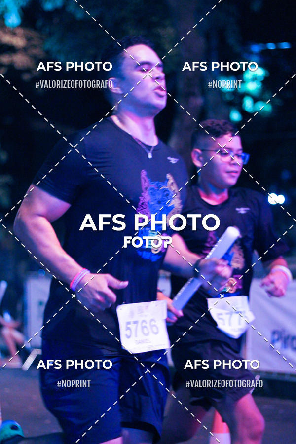 Compra tus fotos del eventoNeon Night Run 2019 - Belo Horizonte En Fotop