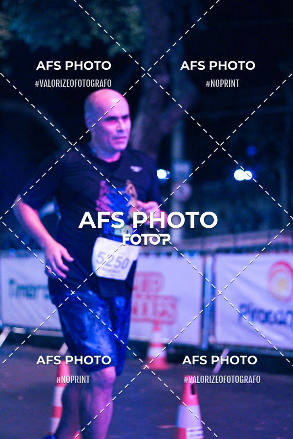 Achetez vos photos de l'vnementNeon Night Run 2019 - Belo Horizonte sur Fotop