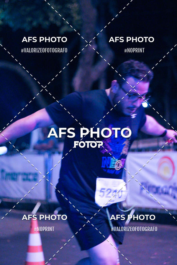 Achetez vos photos de l'vnementNeon Night Run 2019 - Belo Horizonte sur Fotop