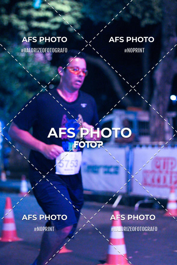 Buy your photos of the eventNeon Night Run 2019 - Belo Horizonte on Fotop