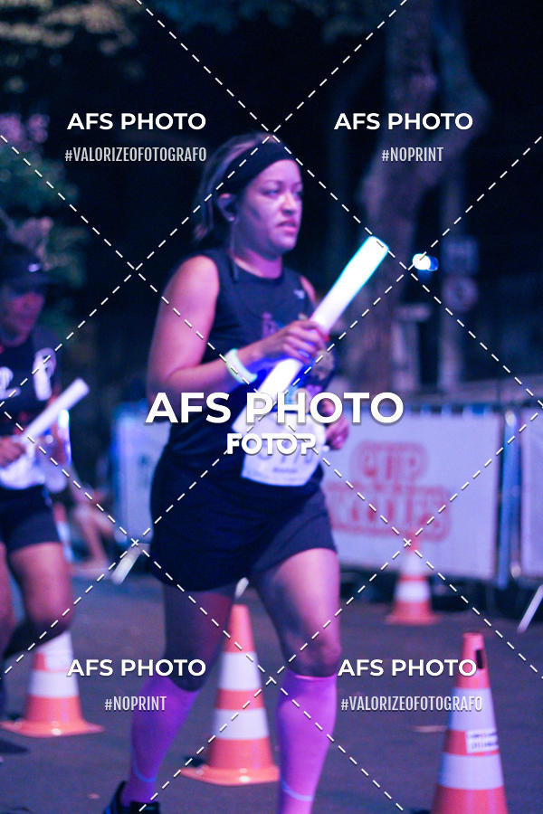 Achetez vos photos de l'vnementNeon Night Run 2019 - Belo Horizonte sur Fotop