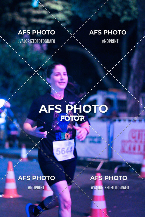 Achetez vos photos de l'vnementNeon Night Run 2019 - Belo Horizonte sur Fotop