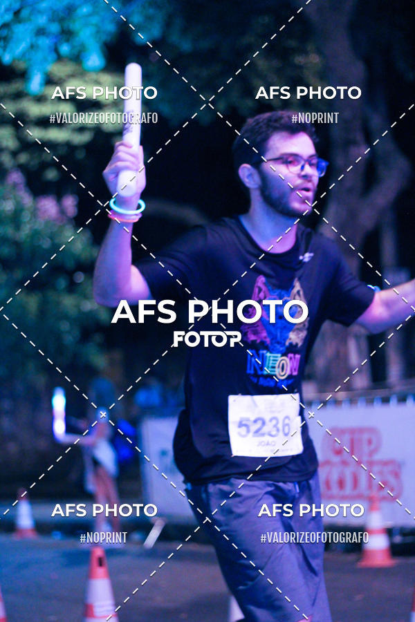 Compra tus fotos del eventoNeon Night Run 2019 - Belo Horizonte En Fotop