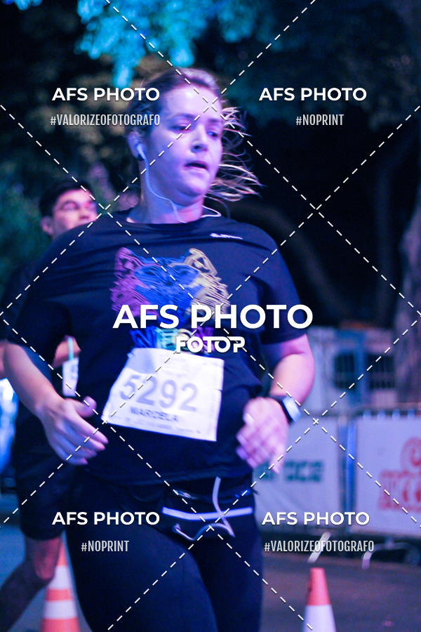 Compra tus fotos del eventoNeon Night Run 2019 - Belo Horizonte En Fotop