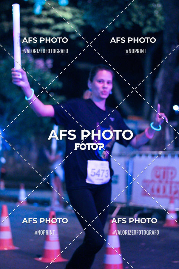 Compra tus fotos del eventoNeon Night Run 2019 - Belo Horizonte En Fotop