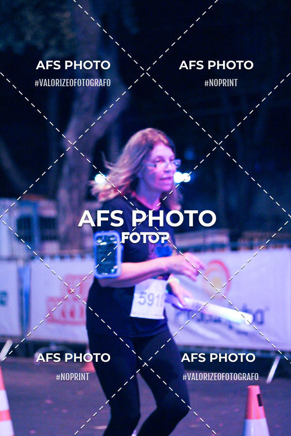 Buy your photos of the eventNeon Night Run 2019 - Belo Horizonte on Fotop