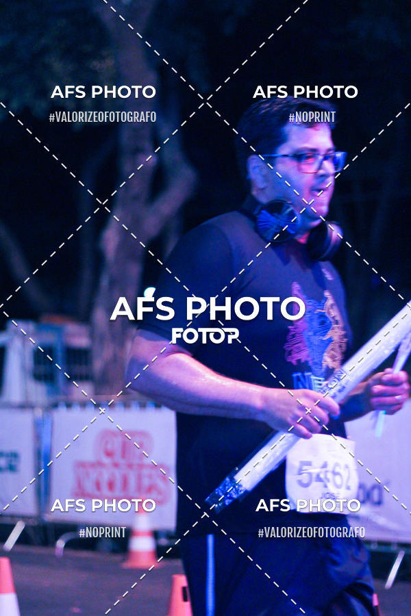 Buy your photos of the eventNeon Night Run 2019 - Belo Horizonte on Fotop