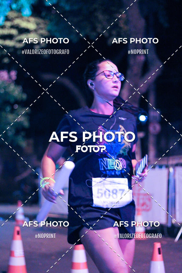 Buy your photos of the eventNeon Night Run 2019 - Belo Horizonte on Fotop