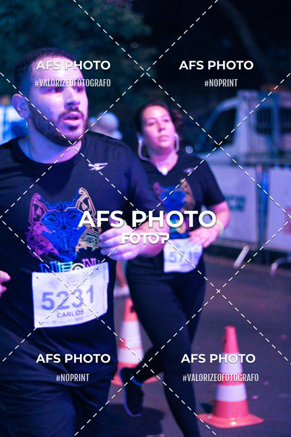 Achetez vos photos de l'vnementNeon Night Run 2019 - Belo Horizonte sur Fotop