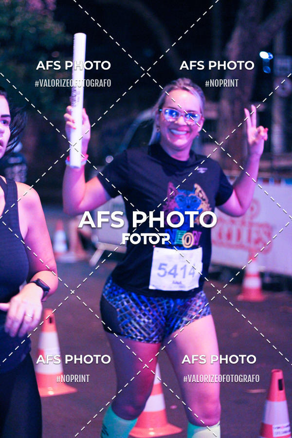 Achetez vos photos de l'vnementNeon Night Run 2019 - Belo Horizonte sur Fotop