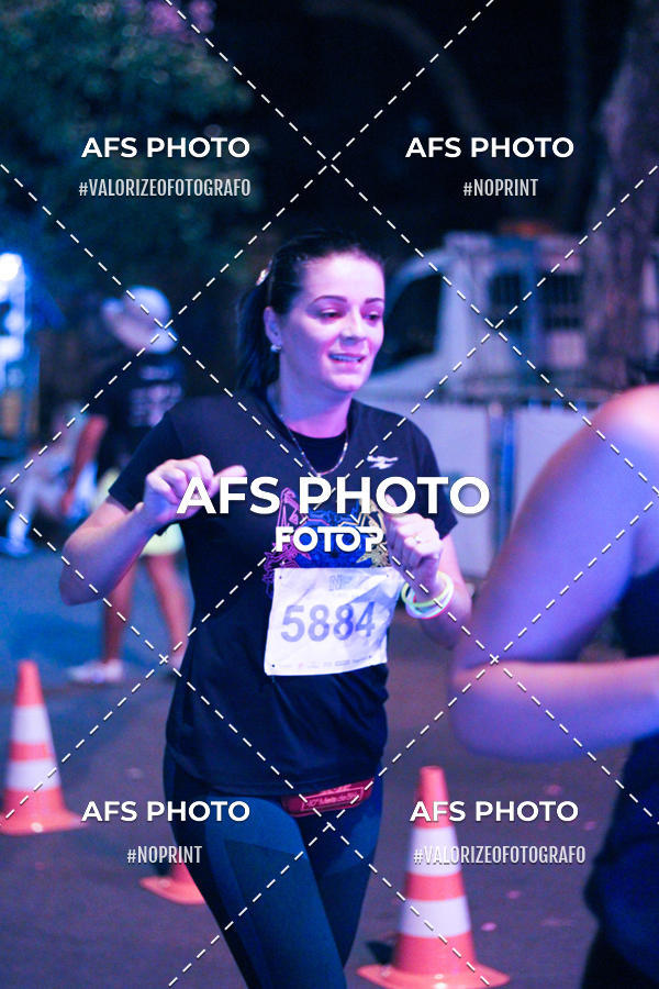Achetez vos photos de l'vnementNeon Night Run 2019 - Belo Horizonte sur Fotop