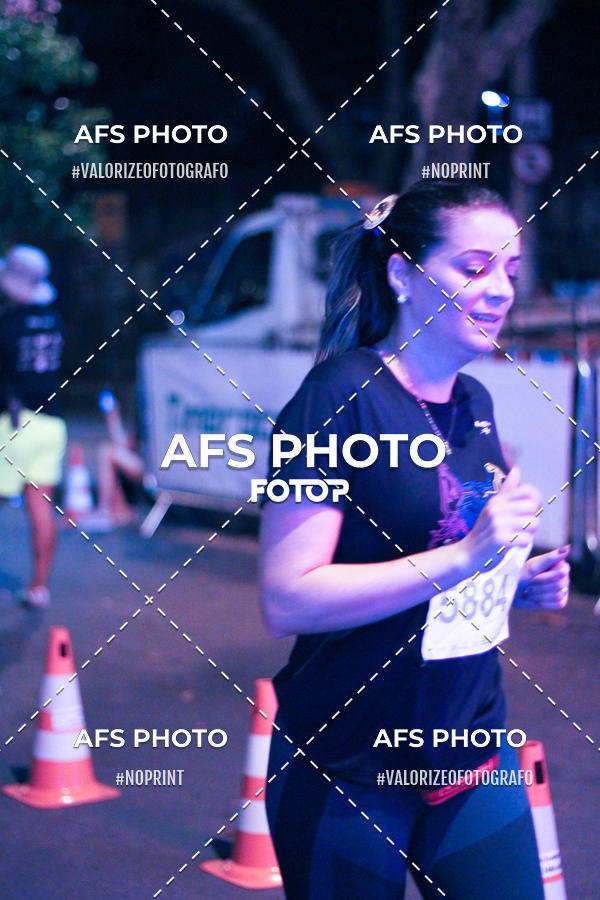 Achetez vos photos de l'vnementNeon Night Run 2019 - Belo Horizonte sur Fotop