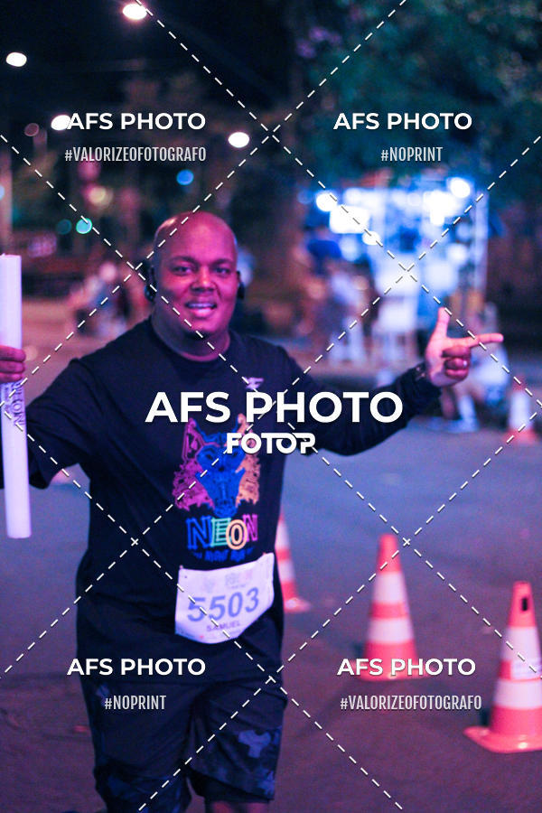 Achetez vos photos de l'vnementNeon Night Run 2019 - Belo Horizonte sur Fotop