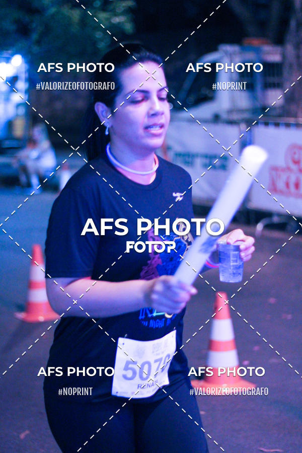 Achetez vos photos de l'vnementNeon Night Run 2019 - Belo Horizonte sur Fotop