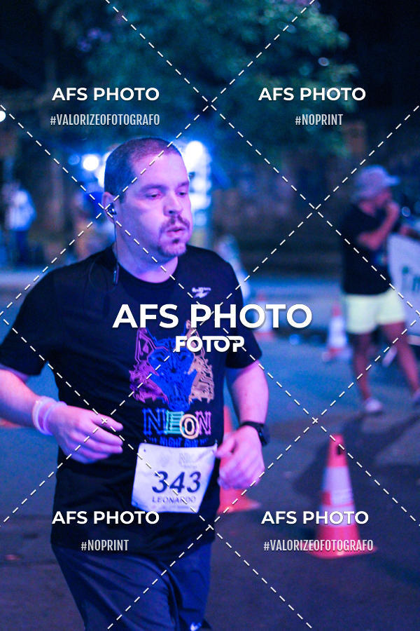 Achetez vos photos de l'vnementNeon Night Run 2019 - Belo Horizonte sur Fotop