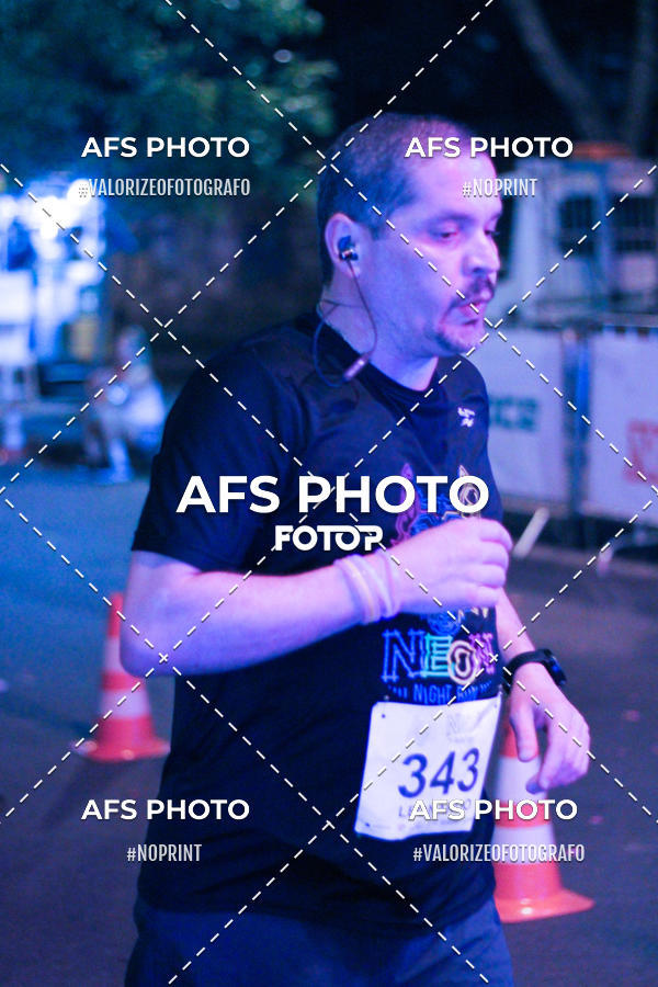 Achetez vos photos de l'vnementNeon Night Run 2019 - Belo Horizonte sur Fotop