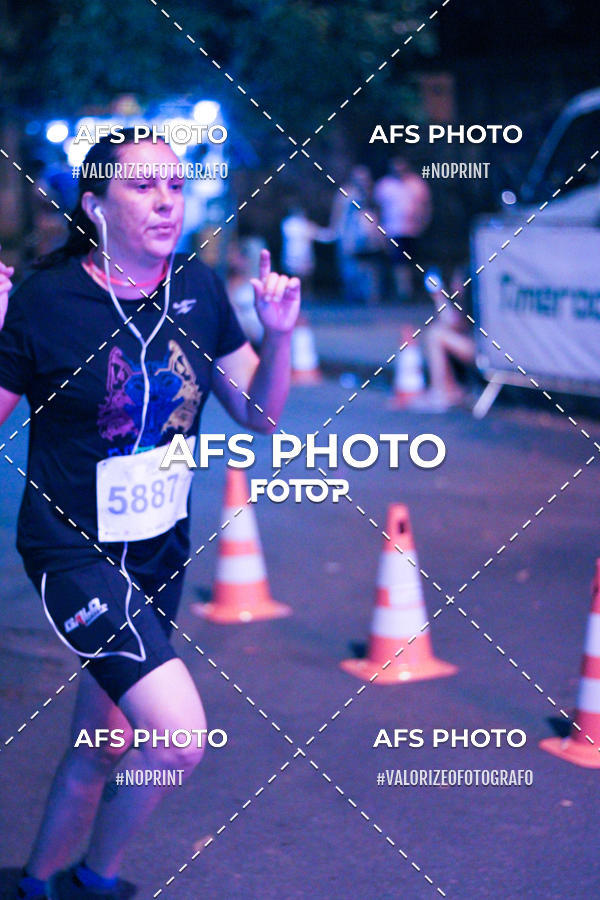 Achetez vos photos de l'vnementNeon Night Run 2019 - Belo Horizonte sur Fotop
