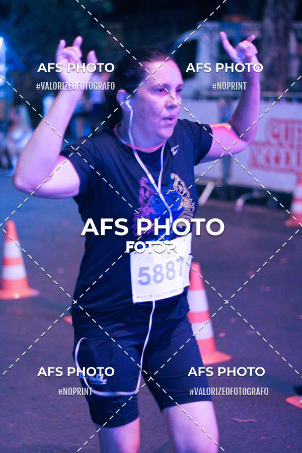 Achetez vos photos de l'vnementNeon Night Run 2019 - Belo Horizonte sur Fotop