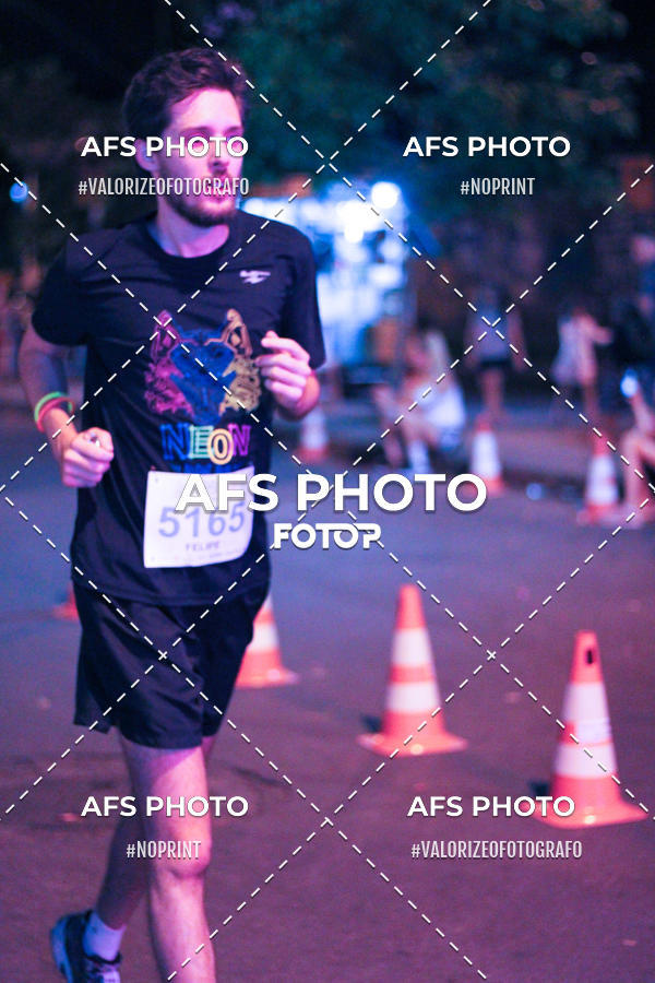 Achetez vos photos de l'vnementNeon Night Run 2019 - Belo Horizonte sur Fotop