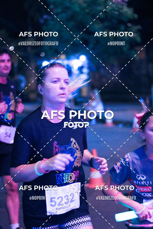 Achetez vos photos de l'vnementNeon Night Run 2019 - Belo Horizonte sur Fotop