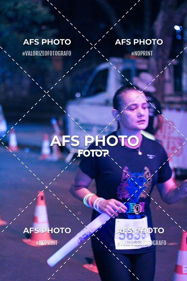 Achetez vos photos de l'vnementNeon Night Run 2019 - Belo Horizonte sur Fotop