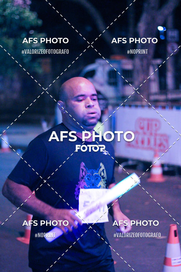 Achetez vos photos de l'vnementNeon Night Run 2019 - Belo Horizonte sur Fotop