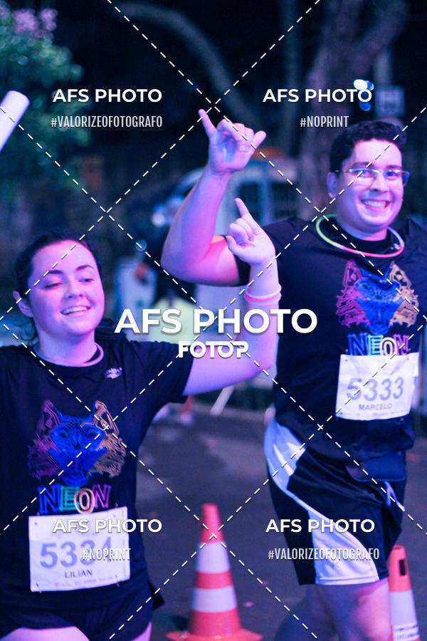 Achetez vos photos de l'vnementNeon Night Run 2019 - Belo Horizonte sur Fotop