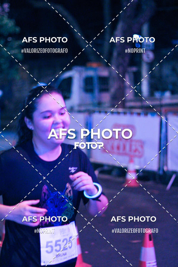 Achetez vos photos de l'vnementNeon Night Run 2019 - Belo Horizonte sur Fotop