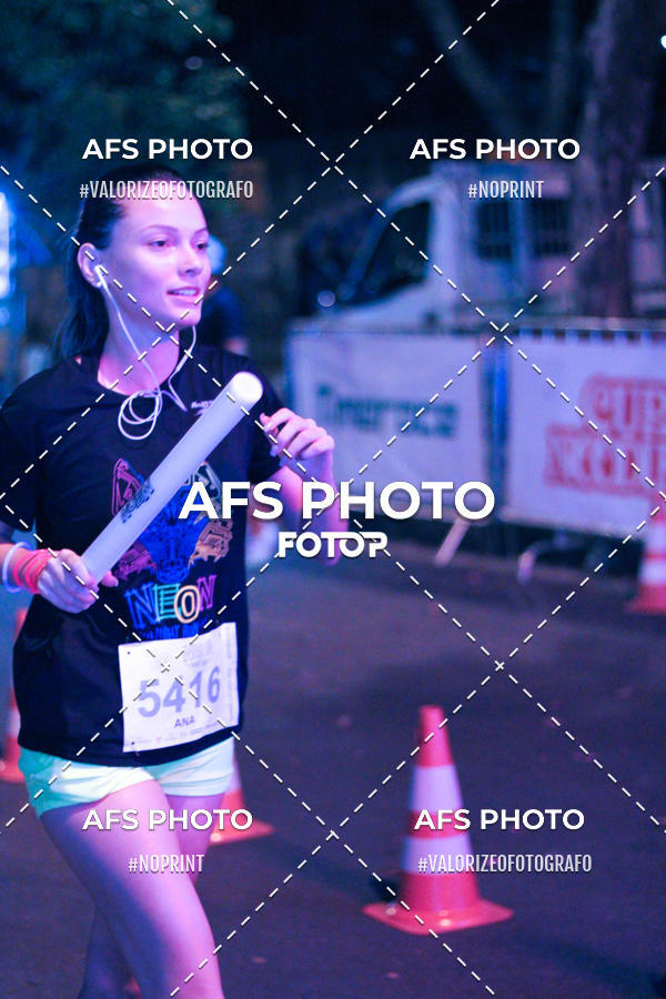 Achetez vos photos de l'vnementNeon Night Run 2019 - Belo Horizonte sur Fotop