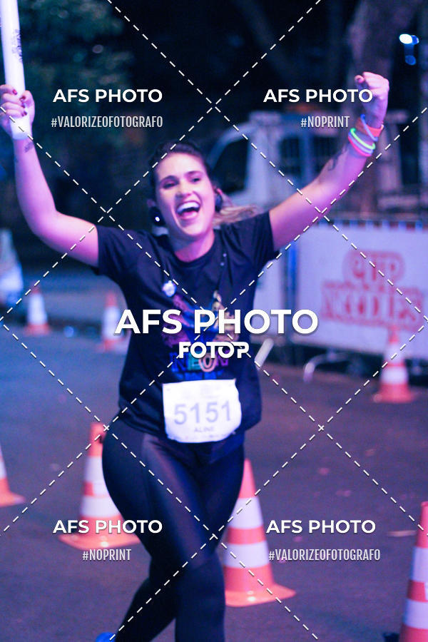 Achetez vos photos de l'vnementNeon Night Run 2019 - Belo Horizonte sur Fotop