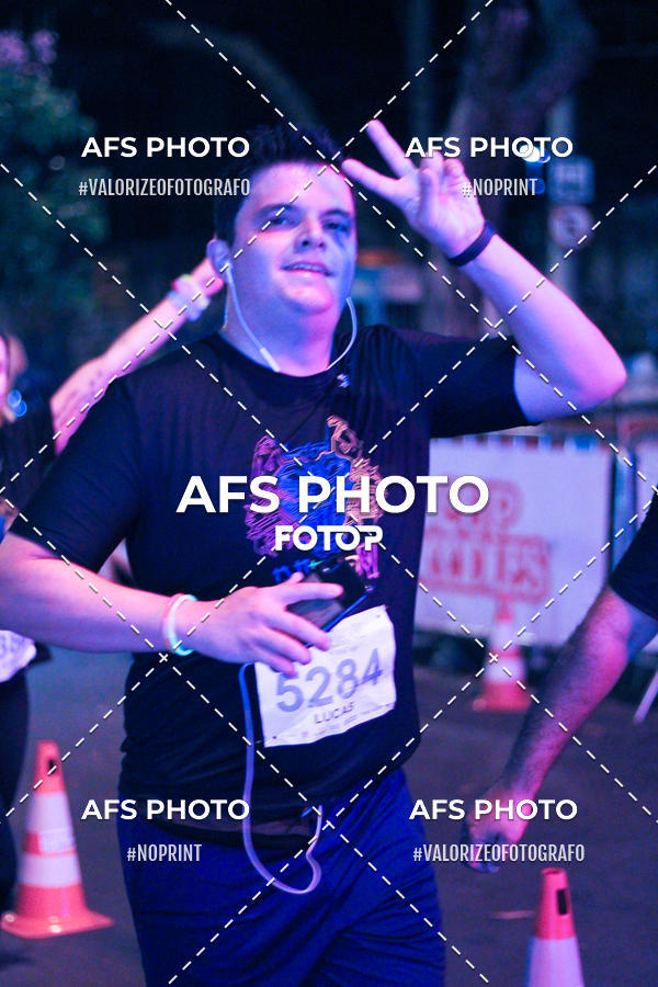Achetez vos photos de l'vnementNeon Night Run 2019 - Belo Horizonte sur Fotop