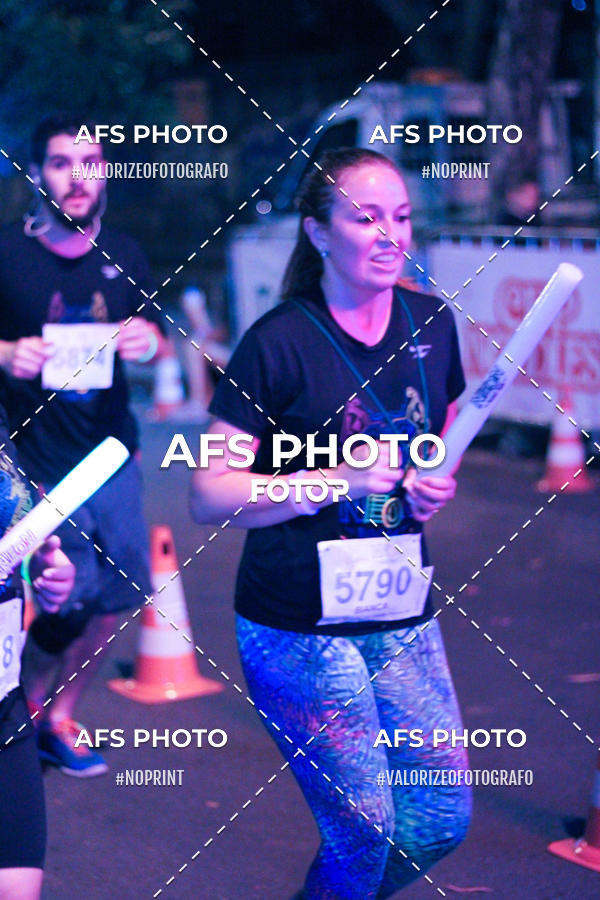 Achetez vos photos de l'vnementNeon Night Run 2019 - Belo Horizonte sur Fotop