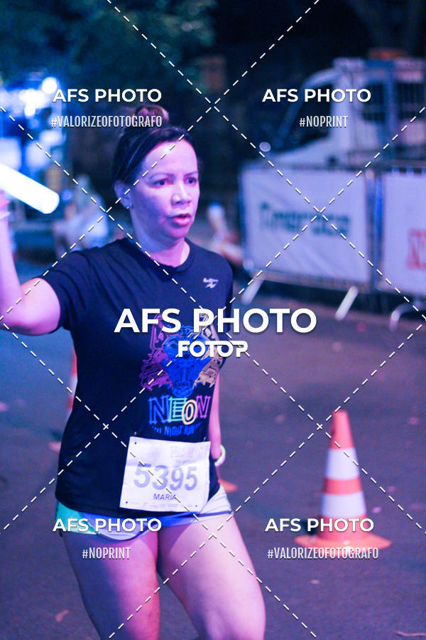 Achetez vos photos de l'vnementNeon Night Run 2019 - Belo Horizonte sur Fotop