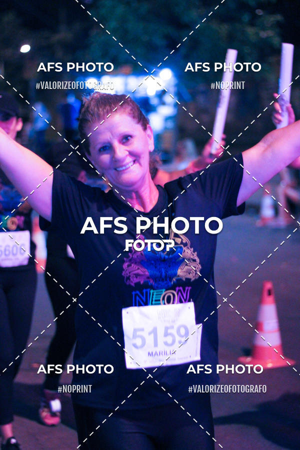 Achetez vos photos de l'vnementNeon Night Run 2019 - Belo Horizonte sur Fotop