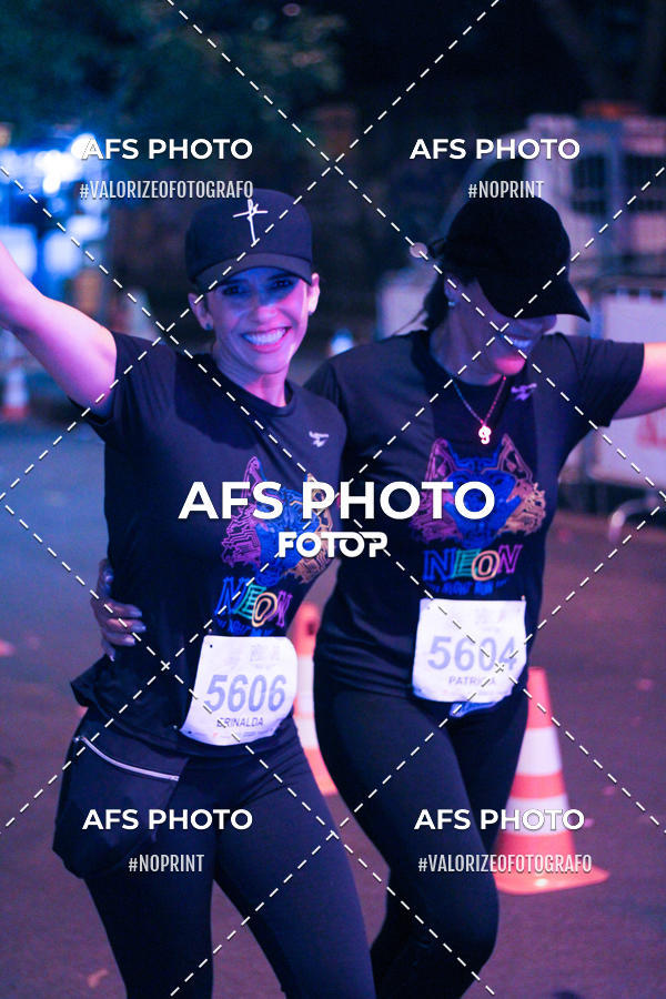 Achetez vos photos de l'vnementNeon Night Run 2019 - Belo Horizonte sur Fotop