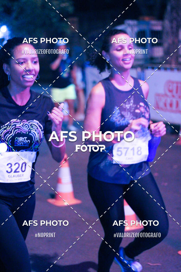 Achetez vos photos de l'vnementNeon Night Run 2019 - Belo Horizonte sur Fotop