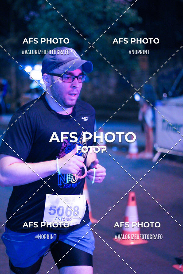 Achetez vos photos de l'vnementNeon Night Run 2019 - Belo Horizonte sur Fotop