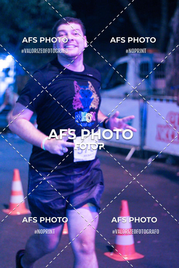Achetez vos photos de l'vnementNeon Night Run 2019 - Belo Horizonte sur Fotop