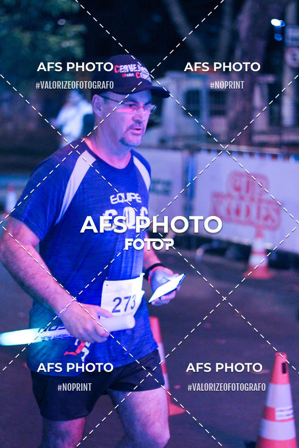 Achetez vos photos de l'vnementNeon Night Run 2019 - Belo Horizonte sur Fotop