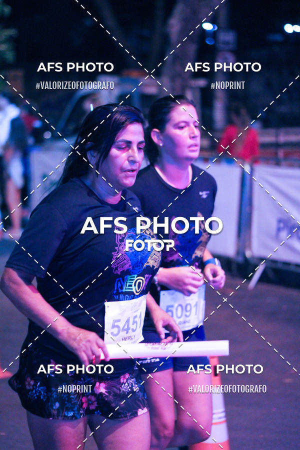 Achetez vos photos de l'vnementNeon Night Run 2019 - Belo Horizonte sur Fotop